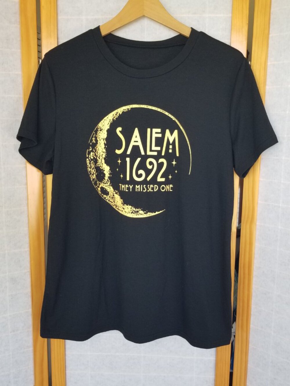 Salem Witch Trial T-Shirt Black They Missed One Halloween Size Large